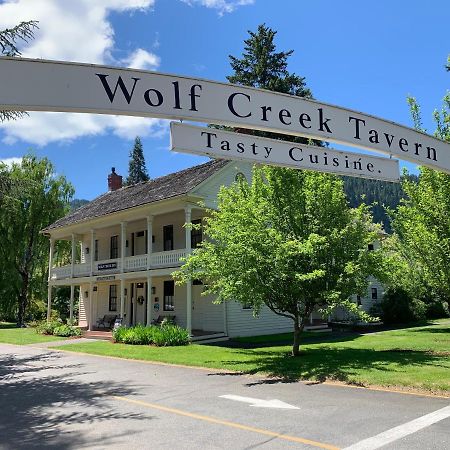 Wolf Creek Inn & Tavern 외부 사진