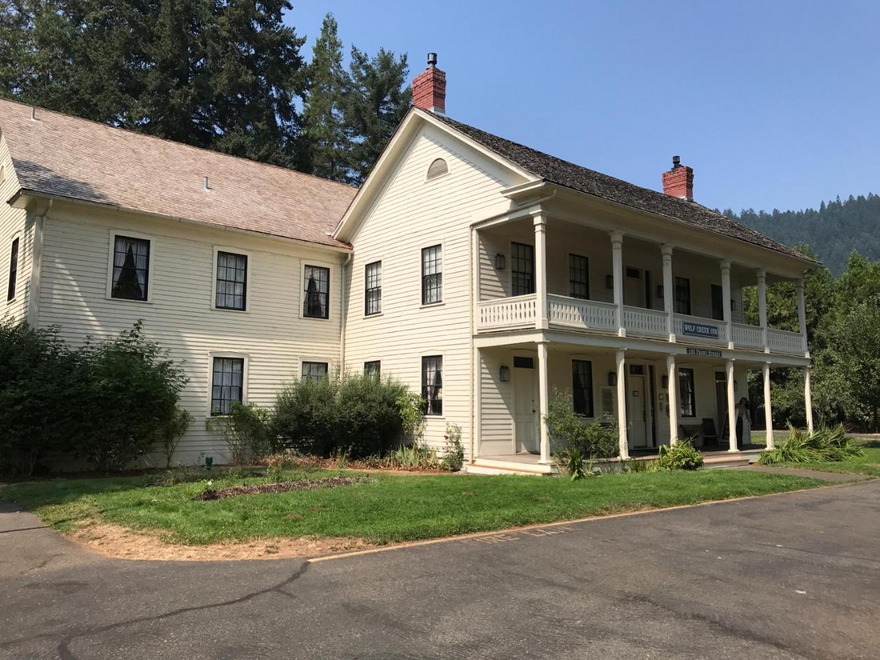 Wolf Creek Inn & Tavern 외부 사진