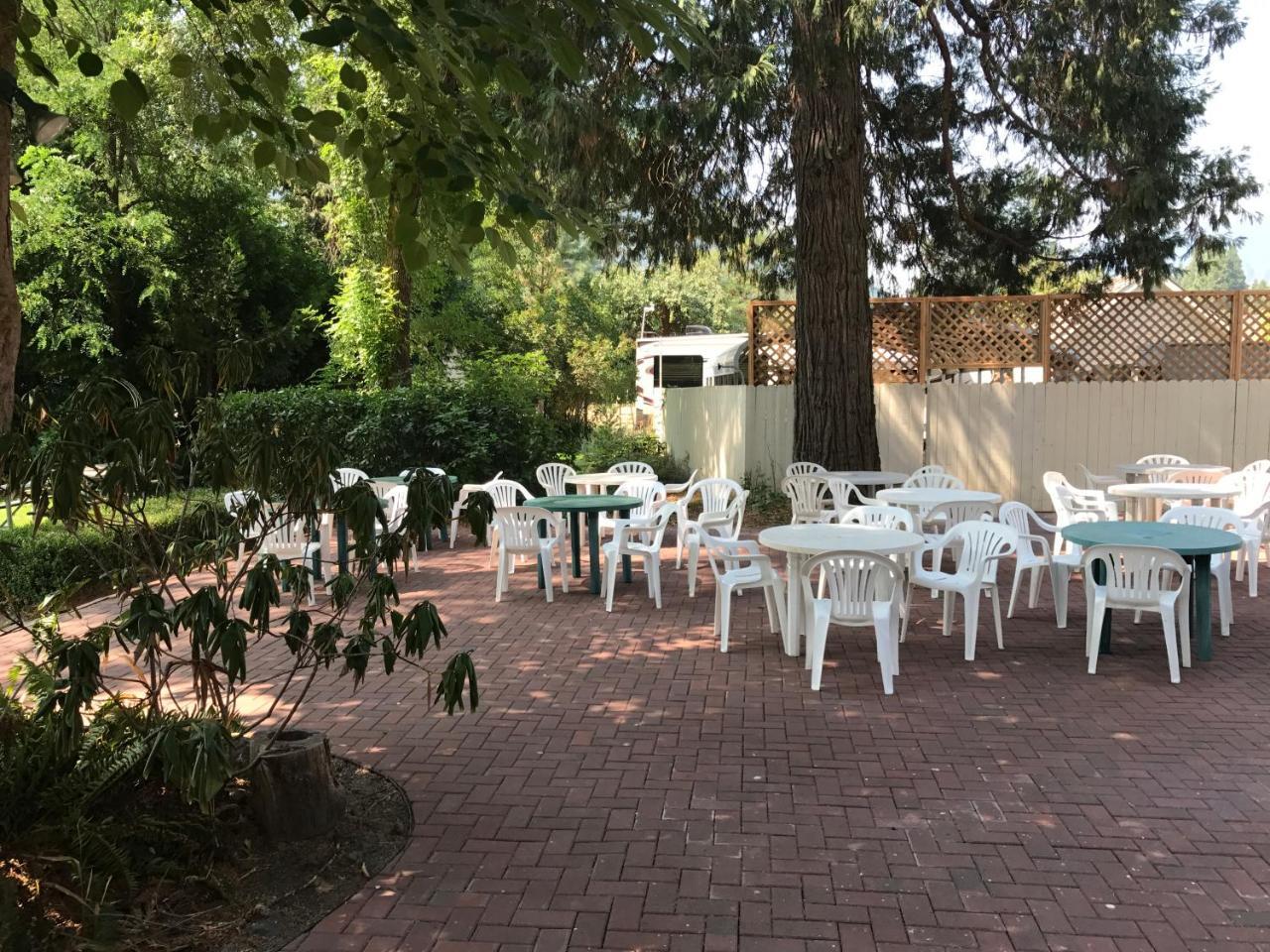 Wolf Creek Inn & Tavern 외부 사진