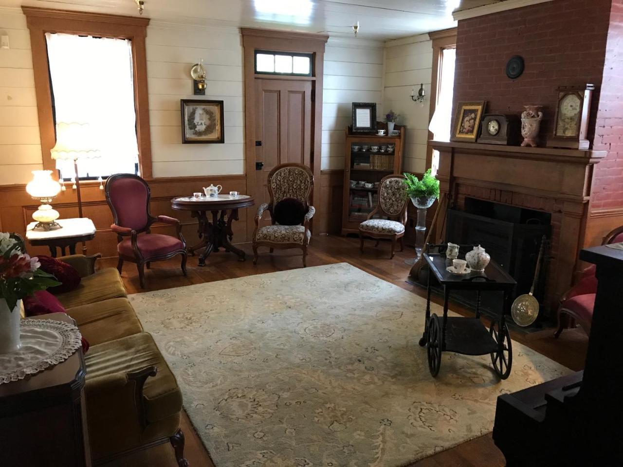 Wolf Creek Inn & Tavern 외부 사진