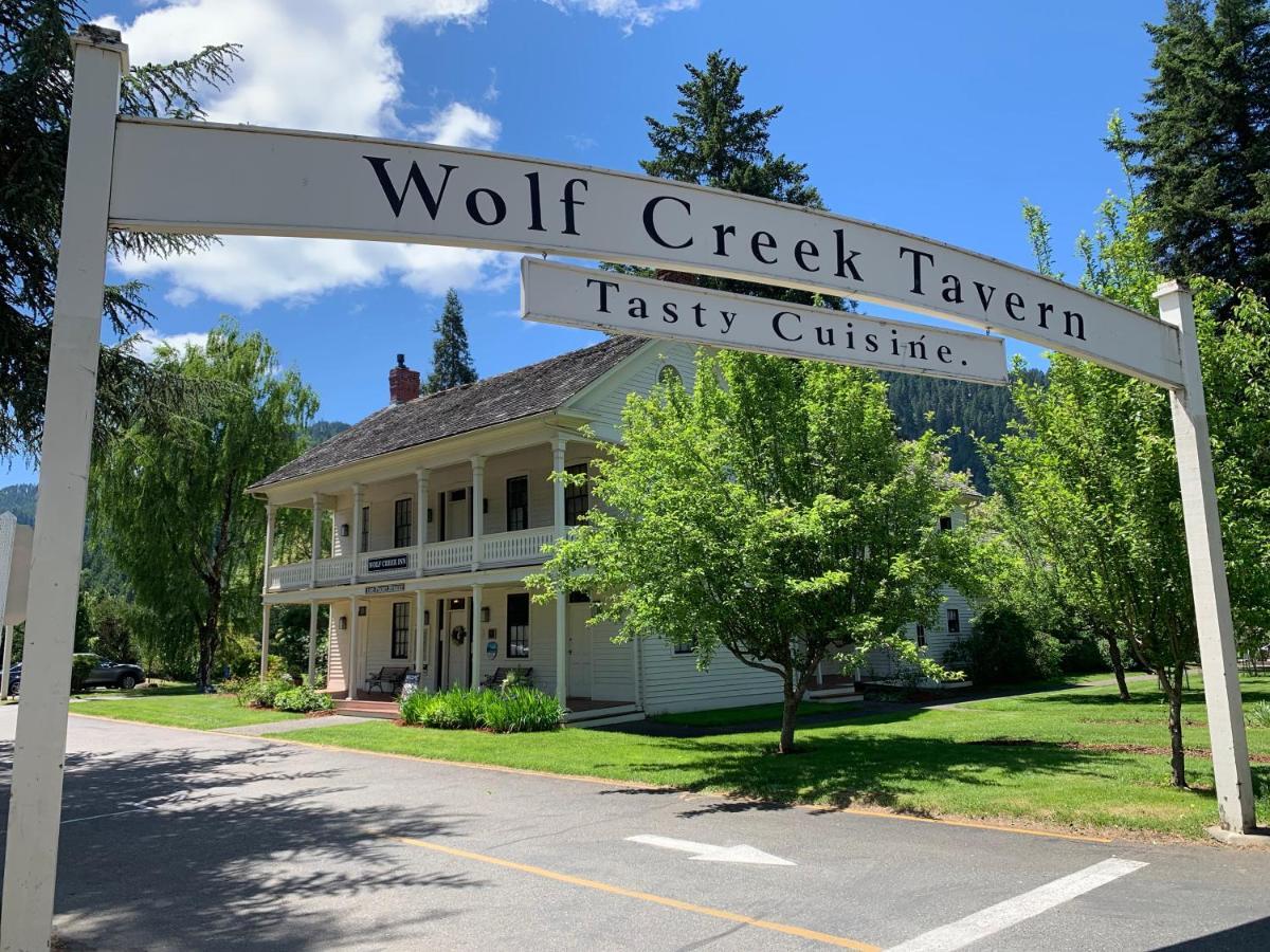 Wolf Creek Inn & Tavern 외부 사진