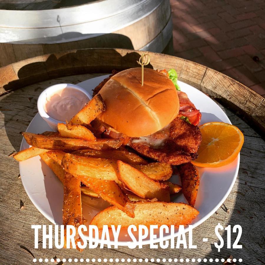 Wolf Creek Inn & Tavern 외부 사진